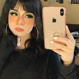 Meet your Posher, Claudia